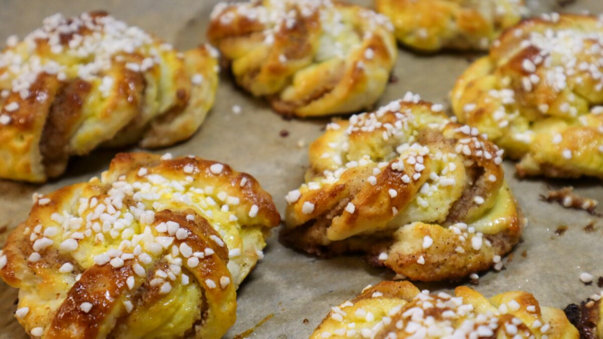 glutenfria kanelknutar med saftig fyllning 