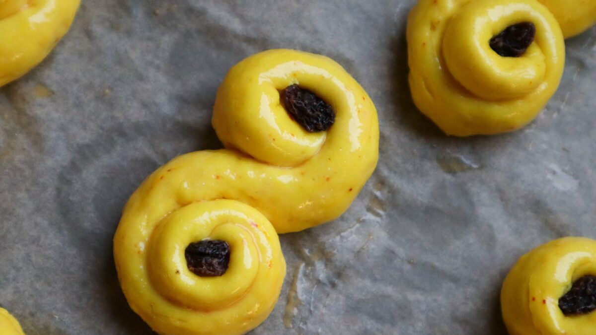 Saftiga glutenfria lussebullar med kall degvätska