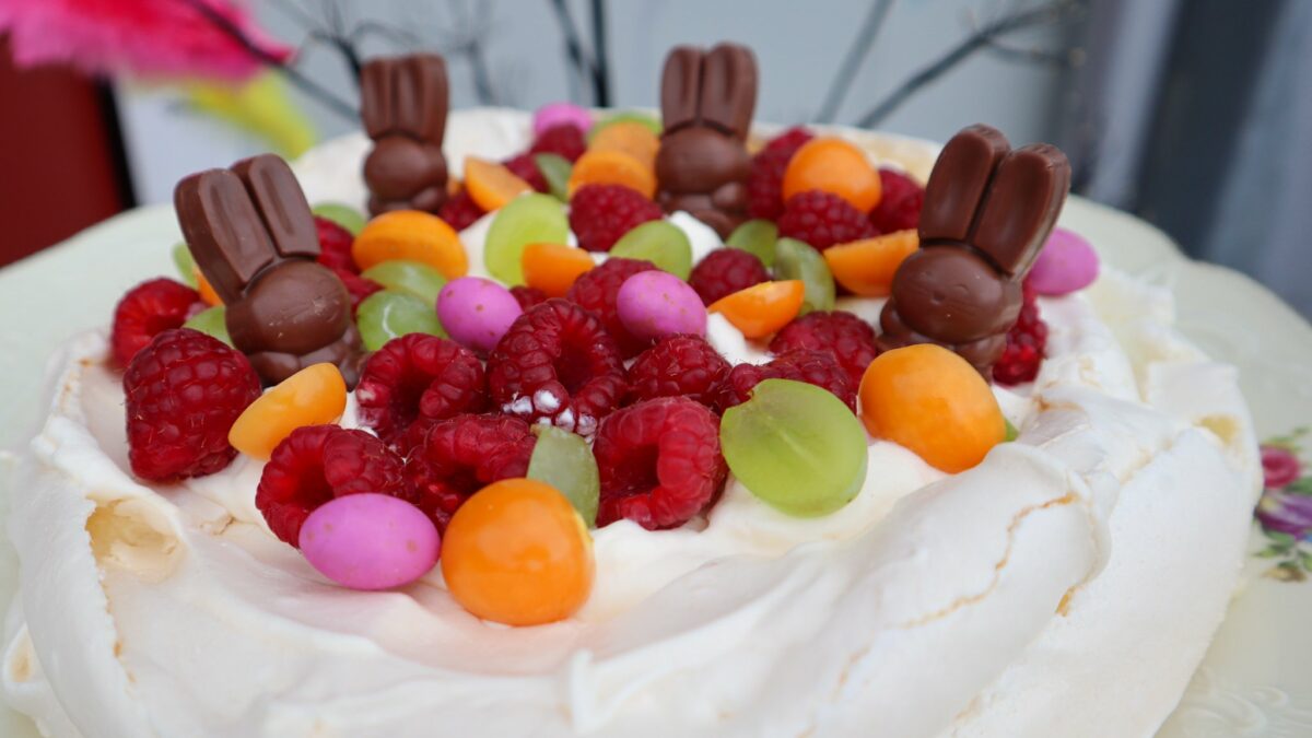 Glutenfri pavlova påsk kitkat harar