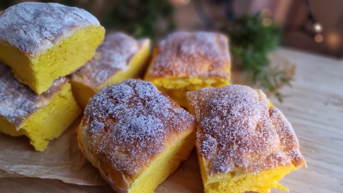 glutenfria sockrade lussebullar i långpanna