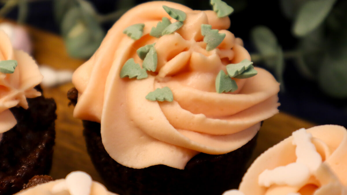 glutenfria chokladmuffins med skumtomtefluff